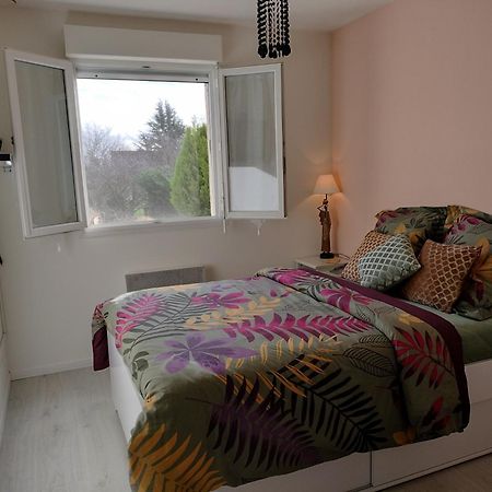 Un Studio Avec Une Entree Independante Thilouze Extérieur photo