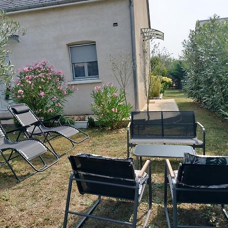 Un Studio Avec Une Entree Independante Thilouze Extérieur photo