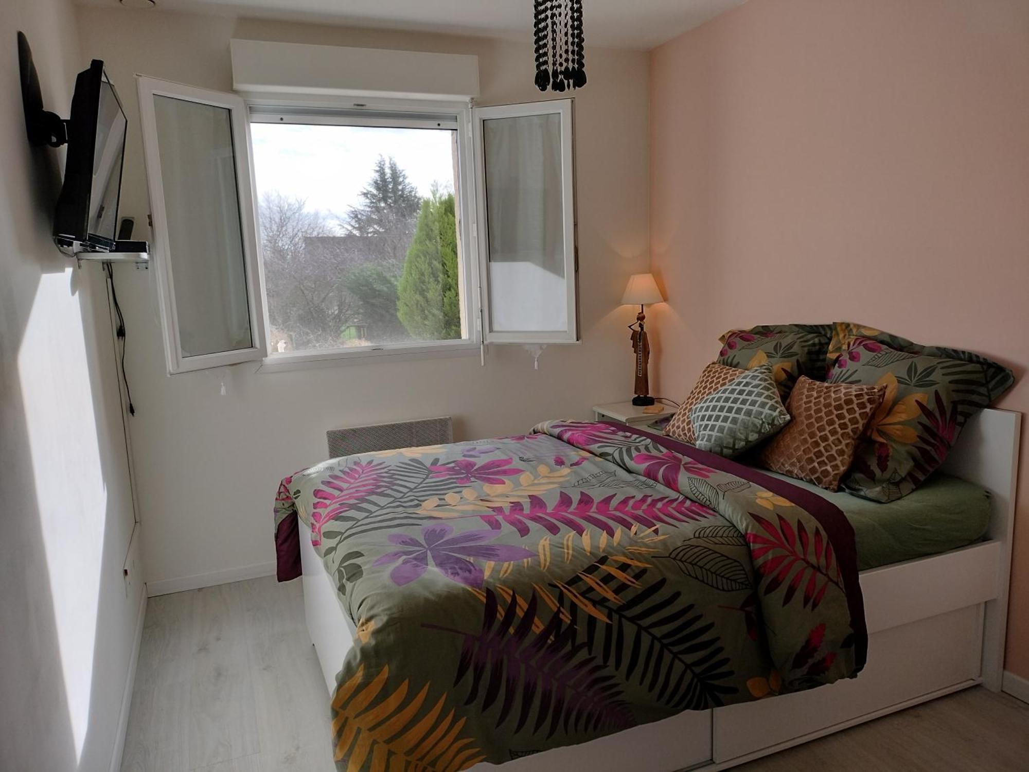 Un Studio Avec Une Entree Independante Thilouze Extérieur photo