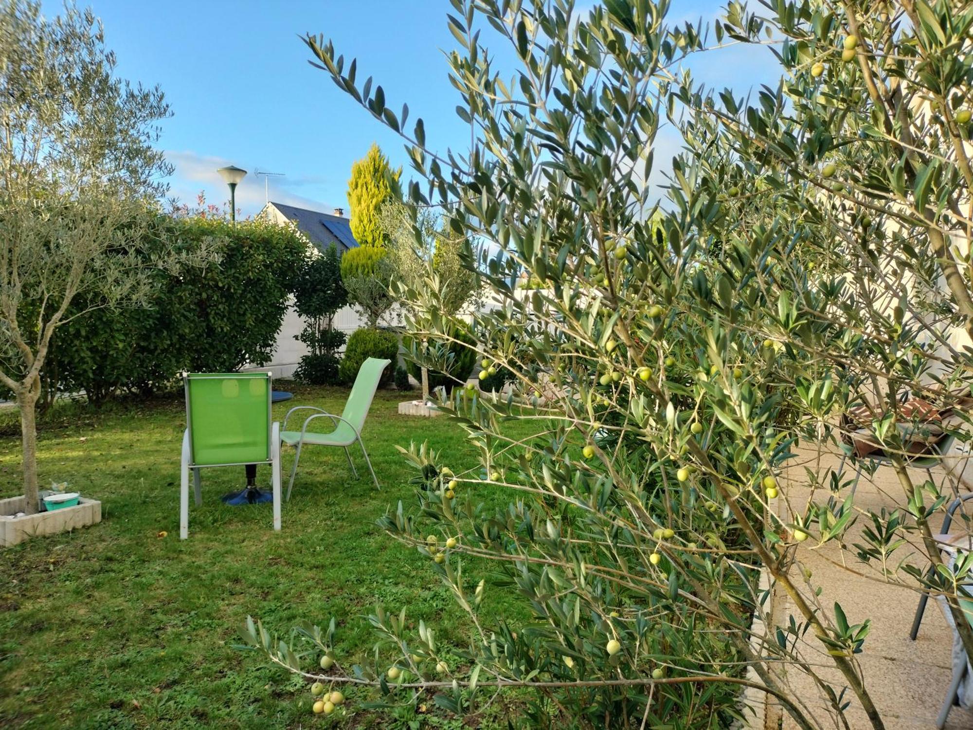 Un Studio Avec Une Entree Independante Thilouze Extérieur photo
